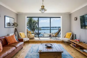 Candle Island View - Superb Harbour Views from Three Floors - Image 2