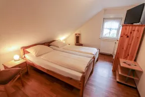 Double room for 2 guests with 12m² in Meppen (95954) - Image 2