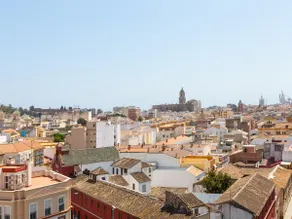 Two bedrooms, terrace and balcony in the center, with incredible views of Malaga - Image 4