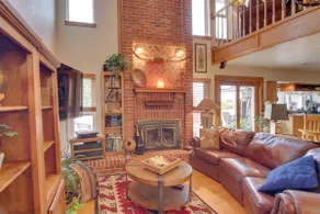 Red Bluff Inn & Retreat w/ Entire Ranch on Lake! - Image 3