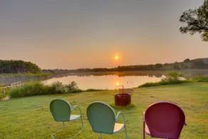 Red Bluff Inn & Retreat w/ Entire Ranch on Lake! - Image 2