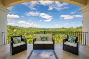 Casa de la Promesa, Luxurious Retreat with Pool - Image 4