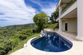 Casa de la Promesa, Luxurious Retreat with Pool - Image 3