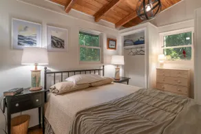 The Deep Forest Green Cottage - Image 3