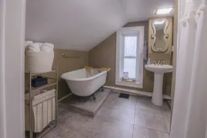 1-BR Gem Near Downtown & Nature Escapes - Image 5
