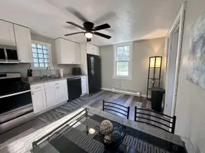 Cozy Woodsy retreat close to the City - Image 3