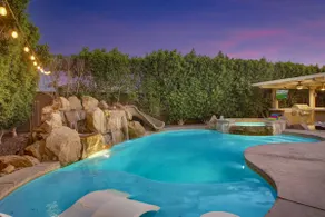 Echelon: Pool, Spa, Pool Table, Ping Pong table! - Image 2