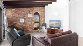 Pet Friendly / Stroll to the Beach - Image 3