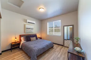 Wonderful Triplex Unit With Spectacular Lake View! - Image 3