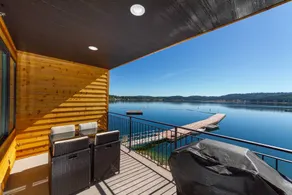 Wonderful Triplex Unit With Spectacular Lake View! - Image 4
