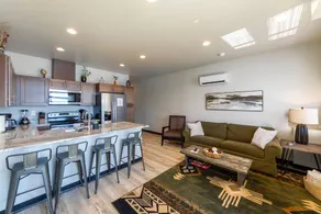 Wonderful Triplex Unit With Spectacular Lake View! - Image 5