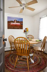 Cozy Farmhouse Style 3 Beds | Near Downtown - Image 2