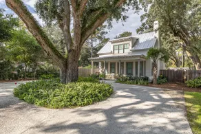 Gorgeous 4 bed/3.5 bath Home with Private Pool - Image 2