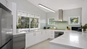 Bush Retreat with Bayviews at Pretty Beach - Image 4