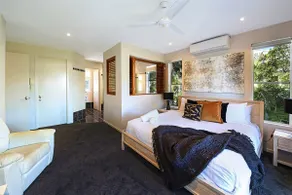 Luxury Lakeside Villa - Image 4