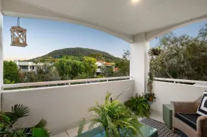 Luxury Lakeside Villa - Image 5