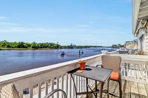 Luxury Sunsets On the Riverwalk -King Bed- Parking - Image 3