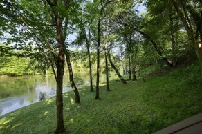 Viney's on the River ~ Waterfront Couple's Retreat - Image 3