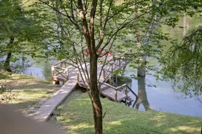 Viney's on the River ~ Waterfront Couple's Retreat - Image 4