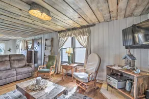 Eclectic Ladysmith Hideaway: Hike and Hunt! - Image 4
