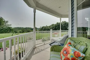 Blue Birds Perch: Stunning Home on Private Hilltop - Image 2