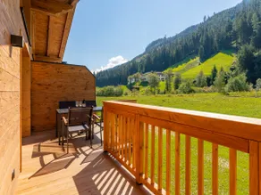 Luxury chalet with private garden and sauna - Image 2