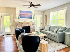 Frankie's Place-Dog Friendly-Screened Porch-HotTub - Image 4