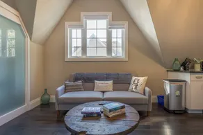 2 BDR Spacious Loft Suite | Walk To Lake & Beach - Image 5