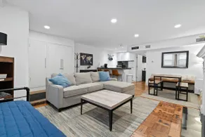 Lincoln Park Hideaway - 5 Min Walk to the Park! - Image 3