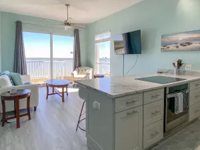 Penthouse Condo, Superb Beach, Water View, Pool! - Image 5