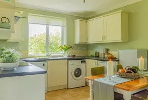 Secluded 3 bed cottage in private parkland - Image 5
