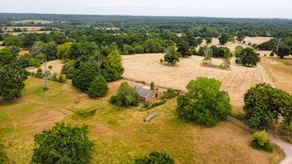 Secluded 3 bed cottage in private parkland - Image 2