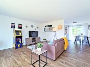 Blue Apt. #B |Stylish & Private 2BR |North Seattle - Image 2