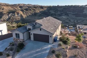 Spacious Home with Fire Pit, Hot Tub, Pool - Slide - Image 3