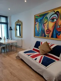 Bagshot Village Sleeps 4 Pennyhill Ascot Golf Film - Image 3