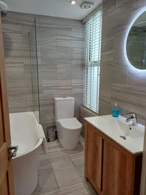 Bagshot Village Sleeps 4 Pennyhill Ascot Golf Film - Image 5