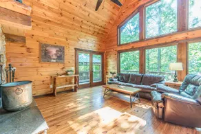 LUXURY SECLUDED LOG CABIN | POOL TABLE | HOT TUB - Image 5