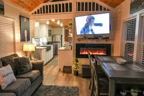 Luxury Tiny Cabin-View-Wi-Fi-Hot tub-Firepit Area - Image 4