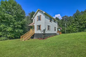 Stylish Fort Payne Retreat: Hike & Rock Climb - Image 2