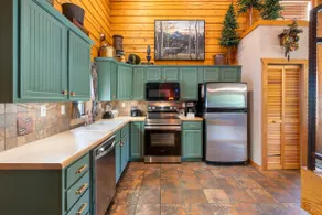\"Elk Lodge\" Walk-in Cabin near Branson Shows and Attractions - Image 3