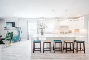 Glamorous, Upscale 5B Hyde Park Home w/Patio - Image 2