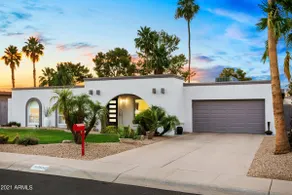 Cactus Manor, Heated Pool ! Putting Green!  Centrally located - Image 3