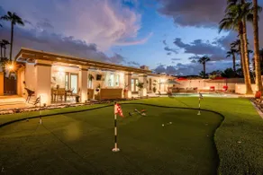 Cactus Manor, Heated Pool ! Putting Green!  Centrally located - Image 4