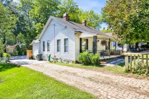 Loco Motive- Renovated House in Aragon c.1940 Near Winthrop & Glencairn Garden - Image 2