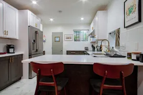 Fancy 1-BR in Central Location Parking available - Image 4