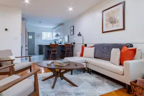 Fancy 1-BR in Central Location Parking available - Image 5