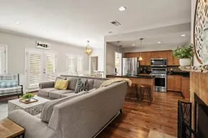 Ohhh so close to the Village with a POOL! Sleeps 8 - Image 4