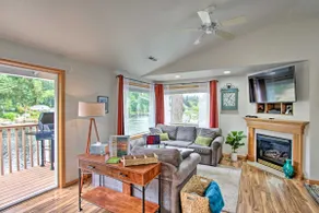 'The Peacock House' - Waterfront Home w/ Hot Tub! - Image 2
