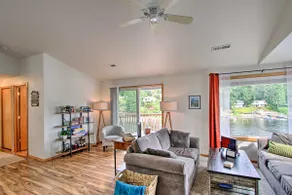 'The Peacock House' - Waterfront Home w/ Hot Tub! - Image 4