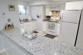 Trendy Apt in Bloomingdale - Parking - Image 4